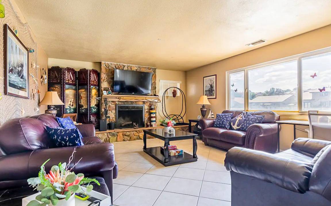 Photo of Livingroom in Victorville