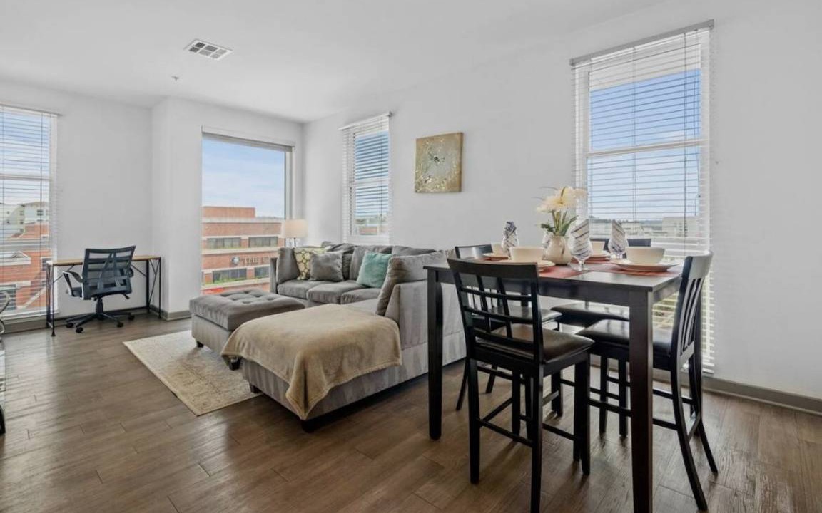 Photo of Livingroom in Downtown