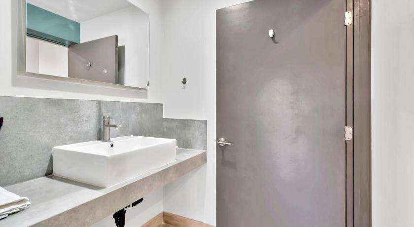 Photo of Bathroom in Harbor
