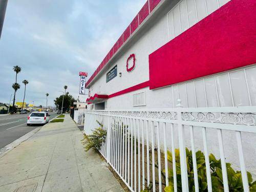 Photo of Others in Los Angeles