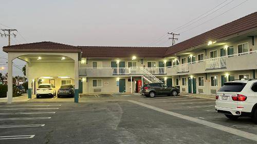Photo of Buildings in Del Aire