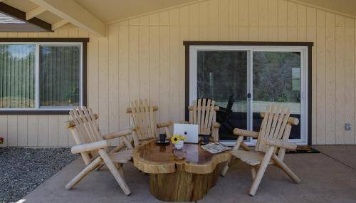 Photo of Others in Mariposa