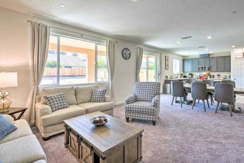 Photo of Livingroom in Hood