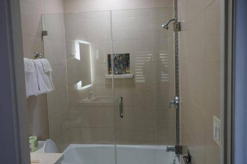 Photo of Bathroom in Gardena