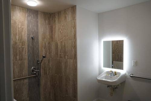 Photo of Bathroom in Gardena
