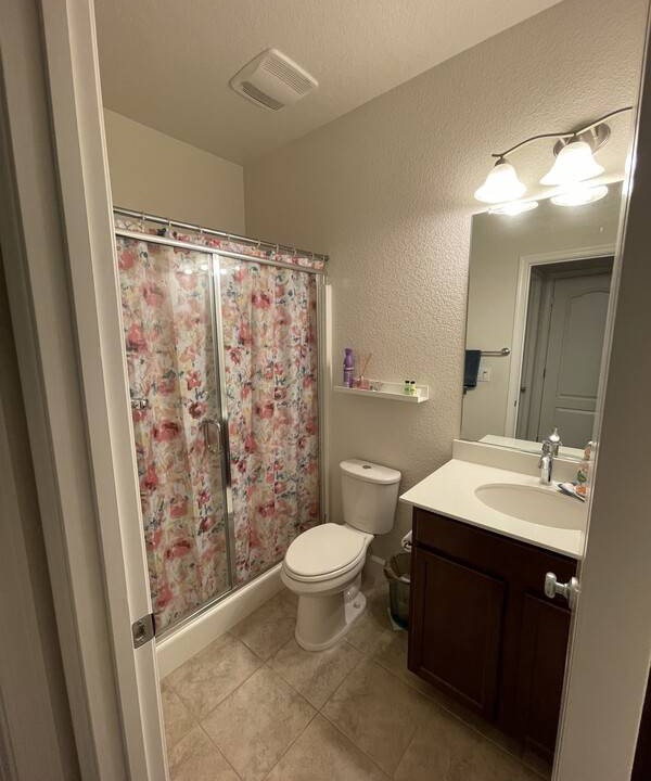 Photo of Bathroom in Nut Tree