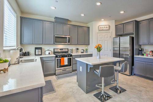 Photo of Kitchen in Hood