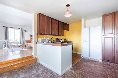 Photo of Kitchen in Central Malibu