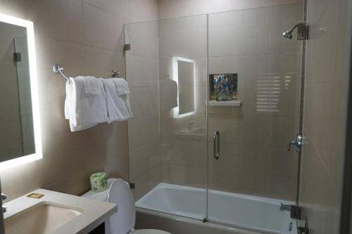 Photo of Bathroom in Gardena