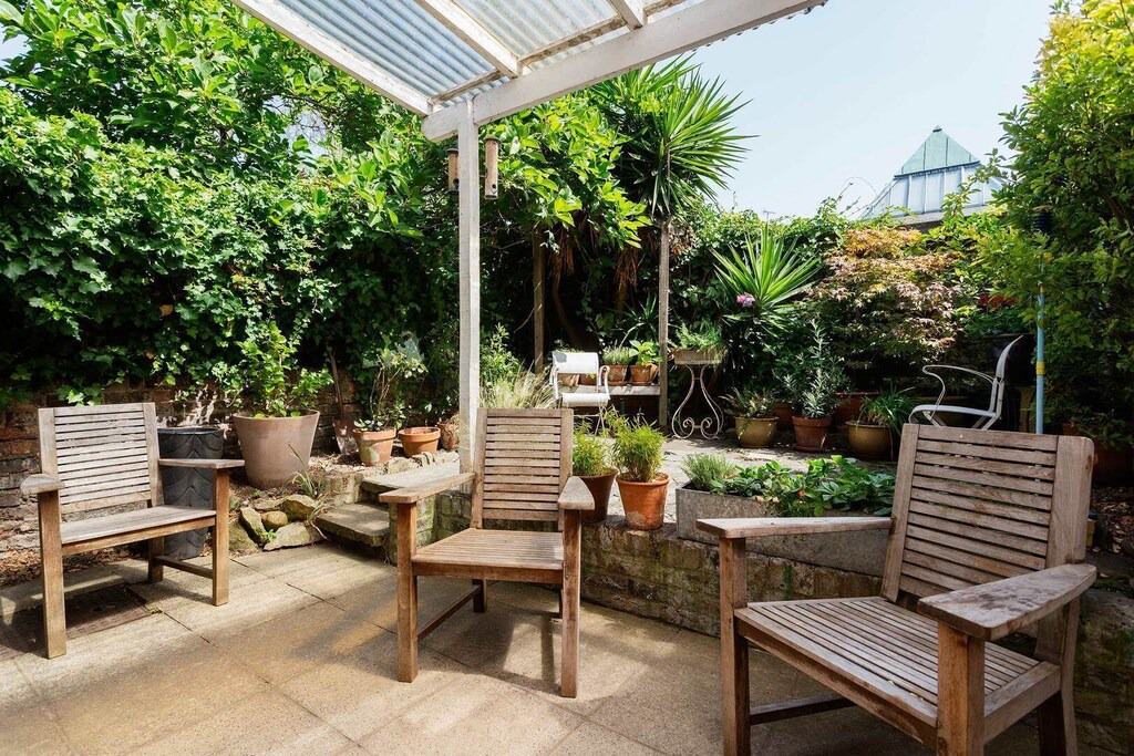 Photo of Patio Balcony in Ravenscourt Park