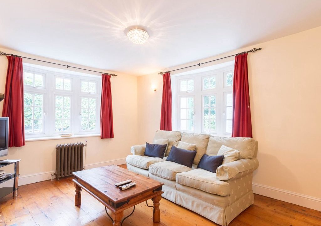 Photo of Livingroom in West Finchley