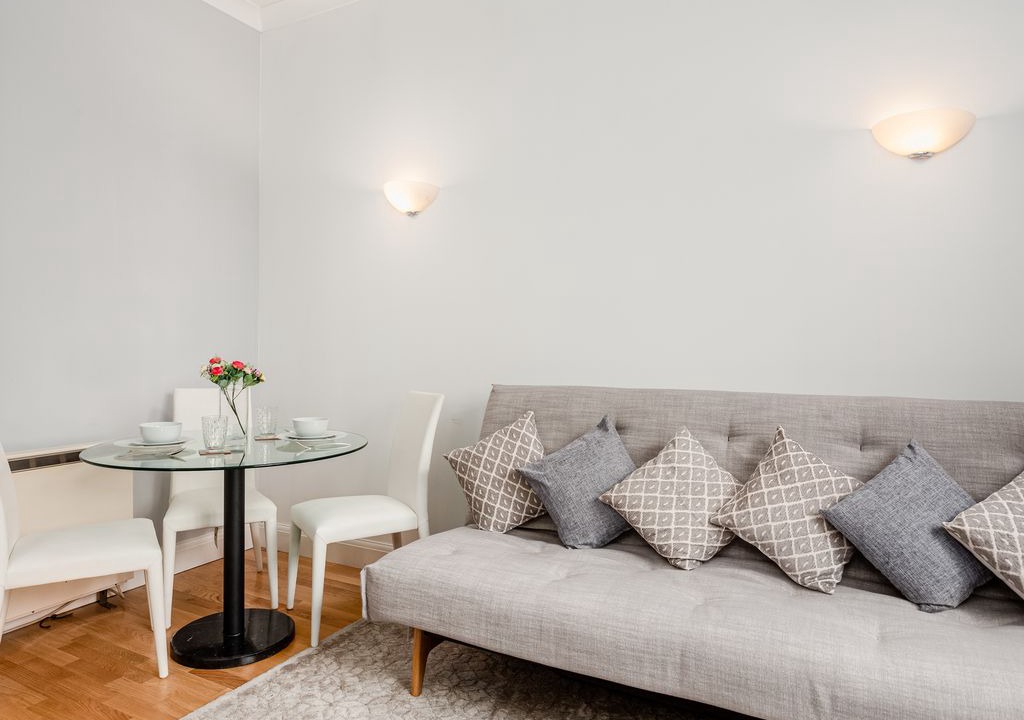 Photo of Livingroom in Bishop's