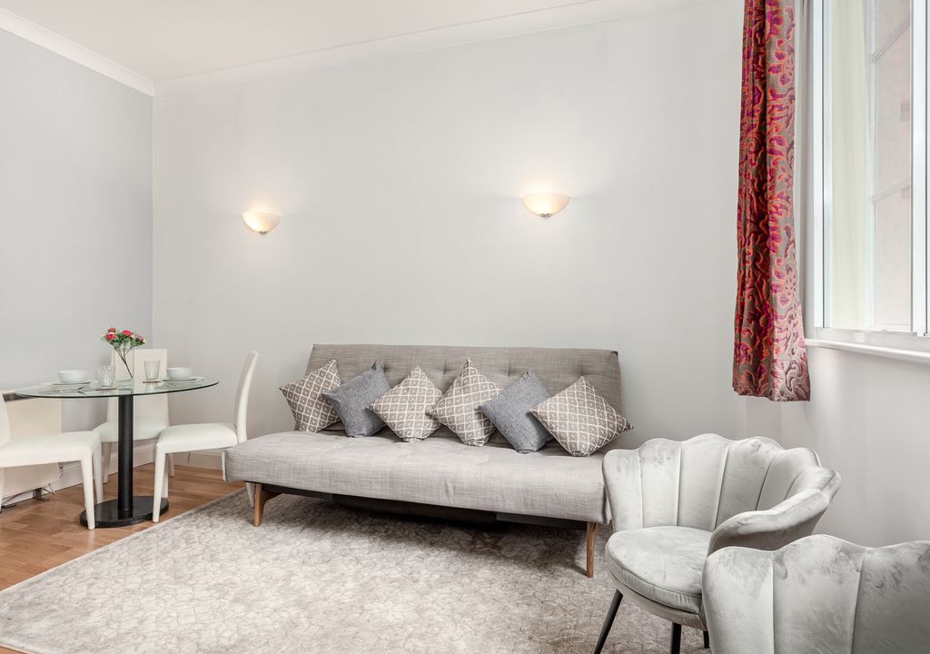 Photo of Livingroom in Bishop's