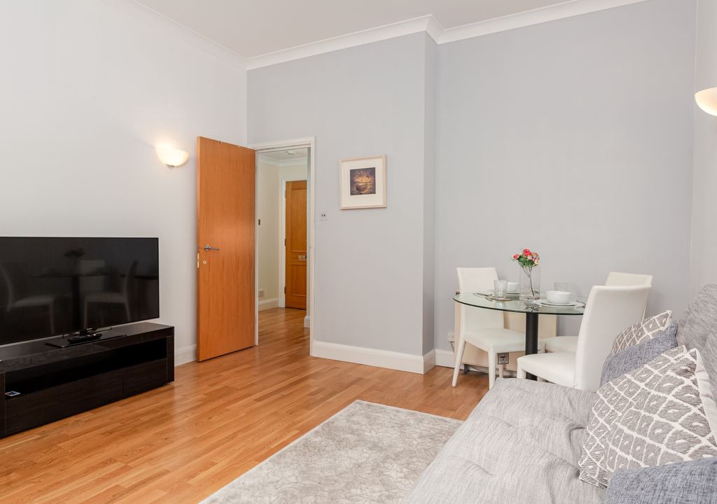 Photo of Livingroom in Bishop's