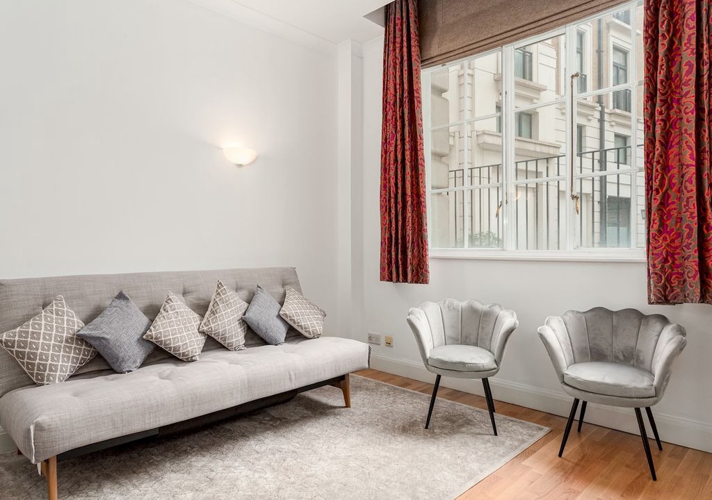 Photo of Livingroom in Bishop's