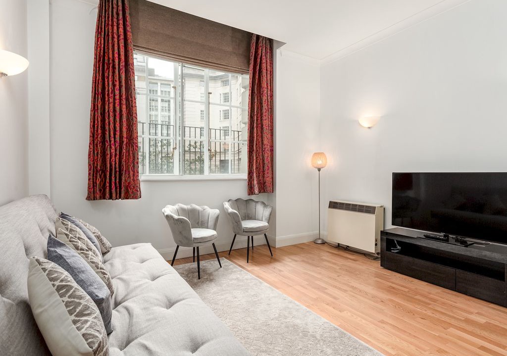 Photo of Livingroom in Bishop's