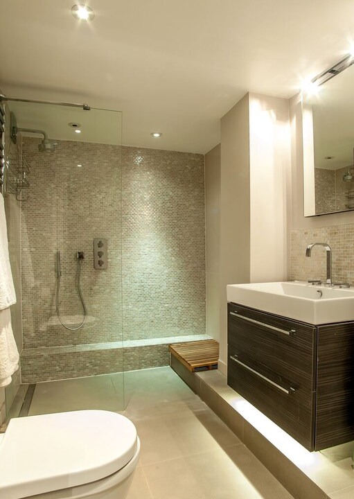 Photo of Bathroom in Ravenscourt Park