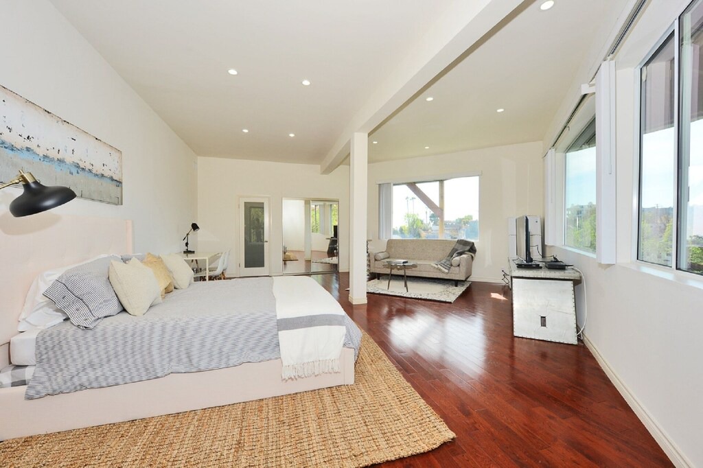 Photo of Livingroom in Hollywood Dell