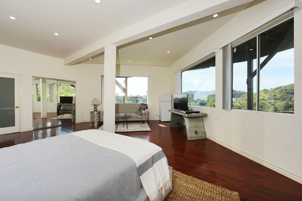 Photo of Livingroom in Hollywood Dell