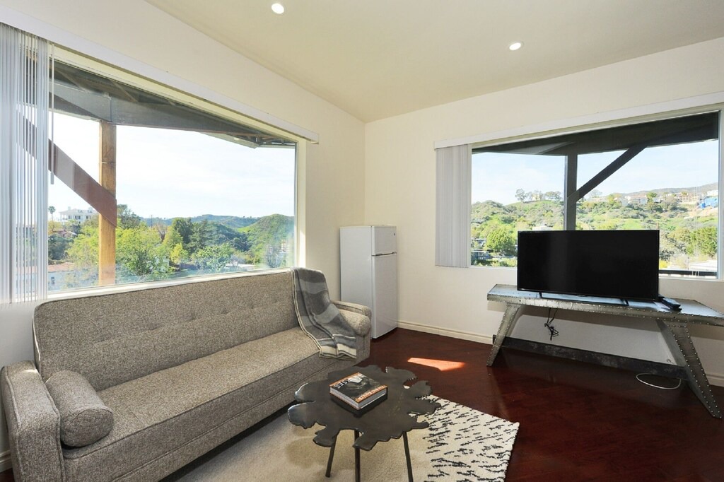 Photo of Livingroom in Hollywood Dell