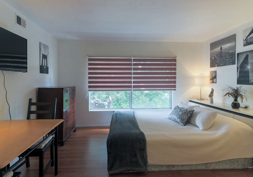 Photo of Livingroom in University City