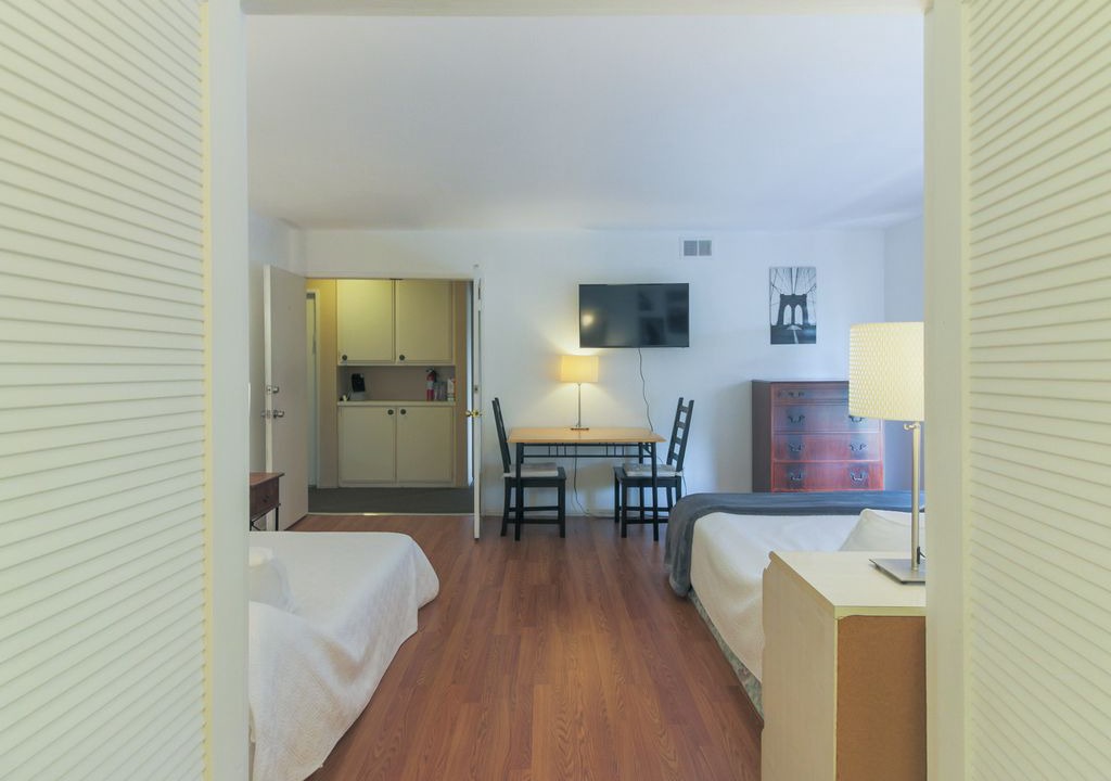 Photo of Livingroom in University City