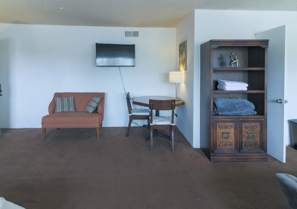 Photo of Livingroom in University City