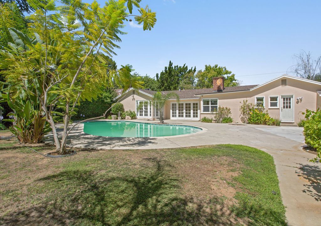 Photo of Buildings in Encino