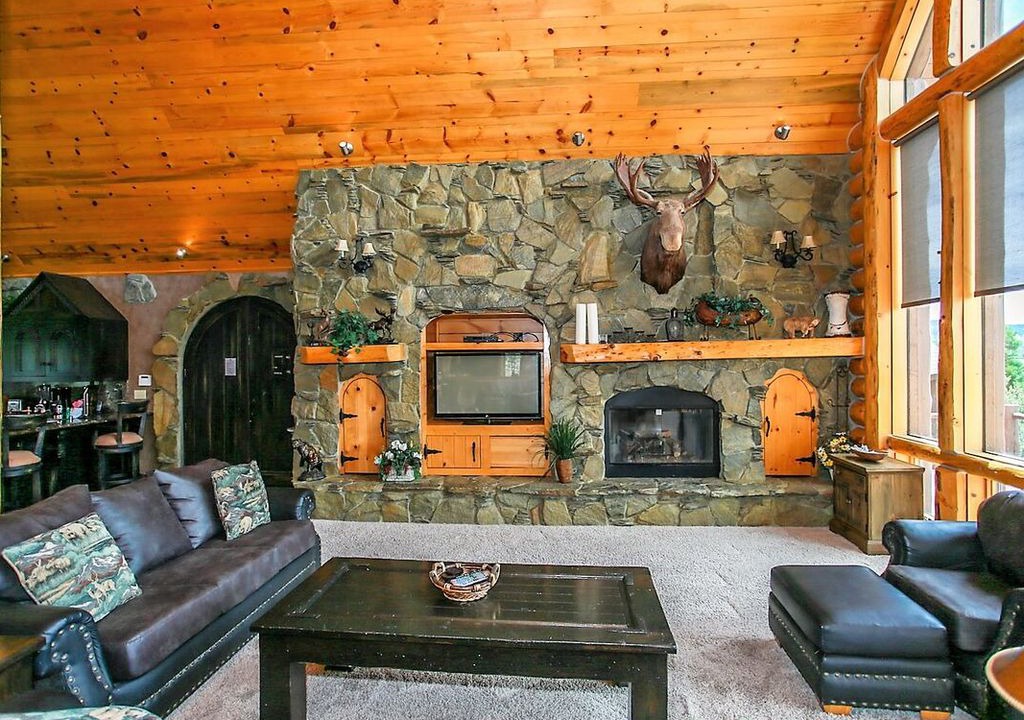 Photo of Livingroom in Castle Glen Estates