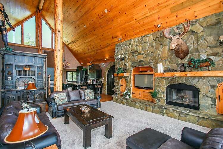 Photo of Livingroom in Castle Glen Estates