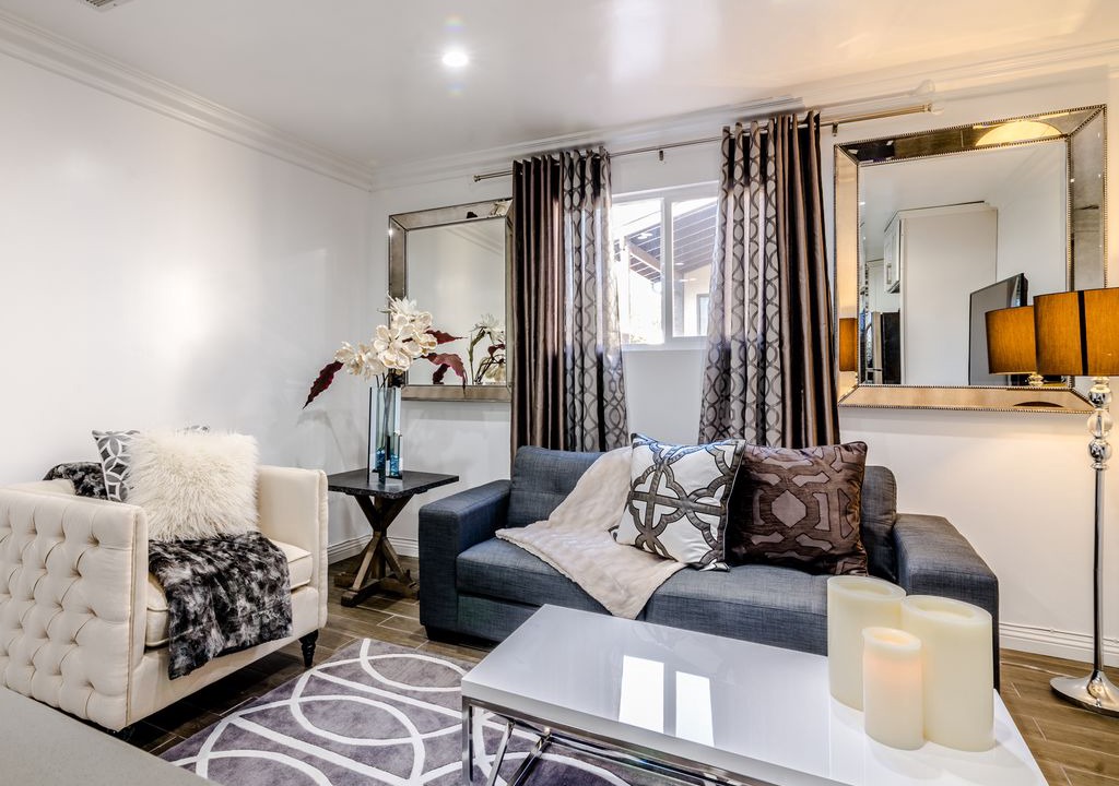 Photo of Livingroom in Pico - Robertson