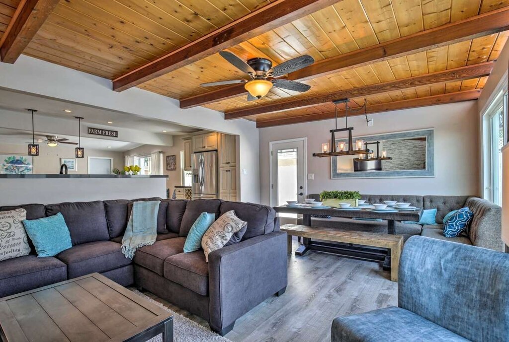 Photo of Livingroom in North Clairemont