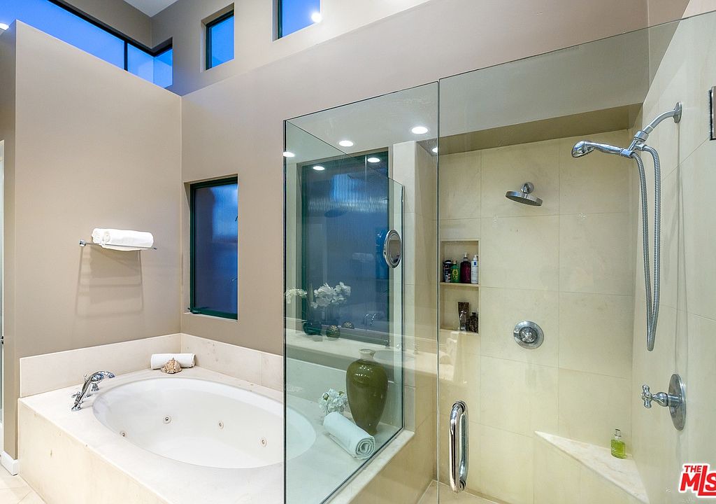 Photo of Bathroom in Marina Peninsula