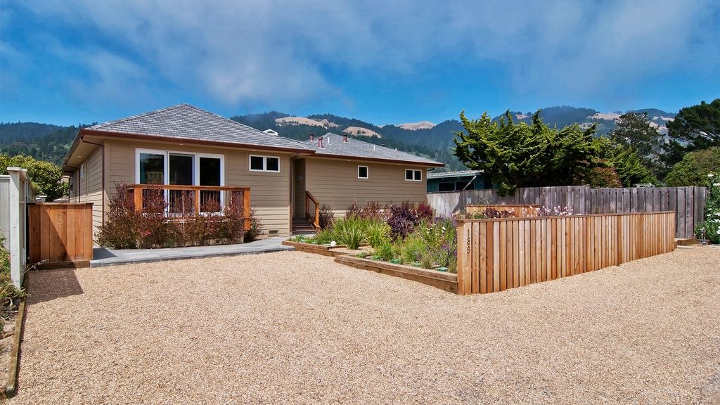 Photo of Buildings in Stinson Beach