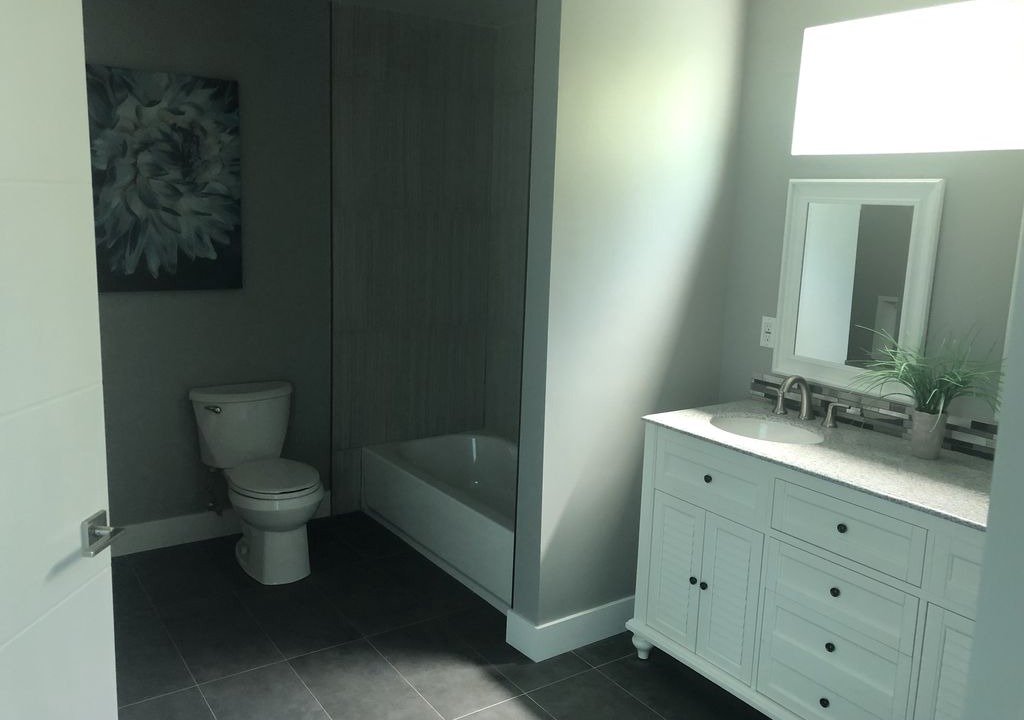 Photo of Bathroom in Toluca Lake