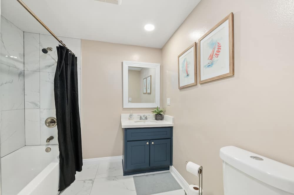Photo of Bathroom in Altadena
