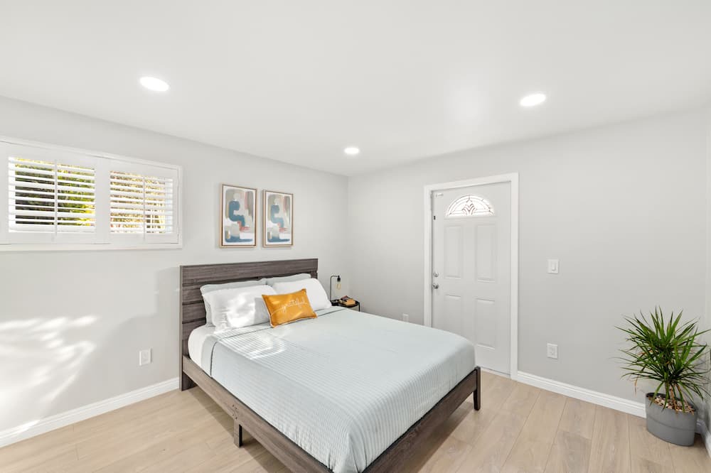 Photo of Bedroom in Altadena