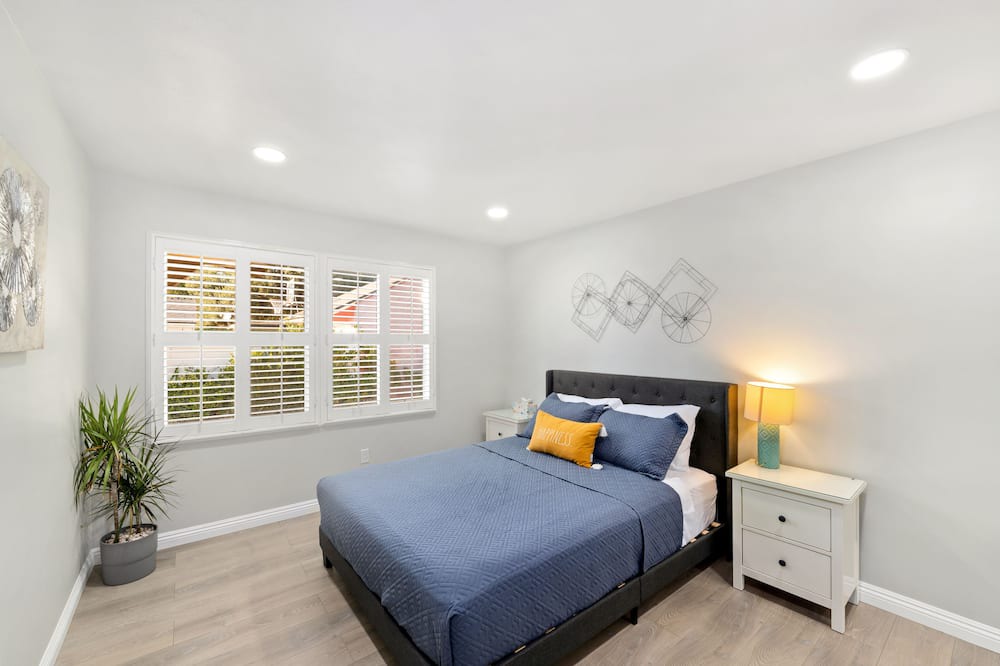 Photo of Bedroom in Altadena
