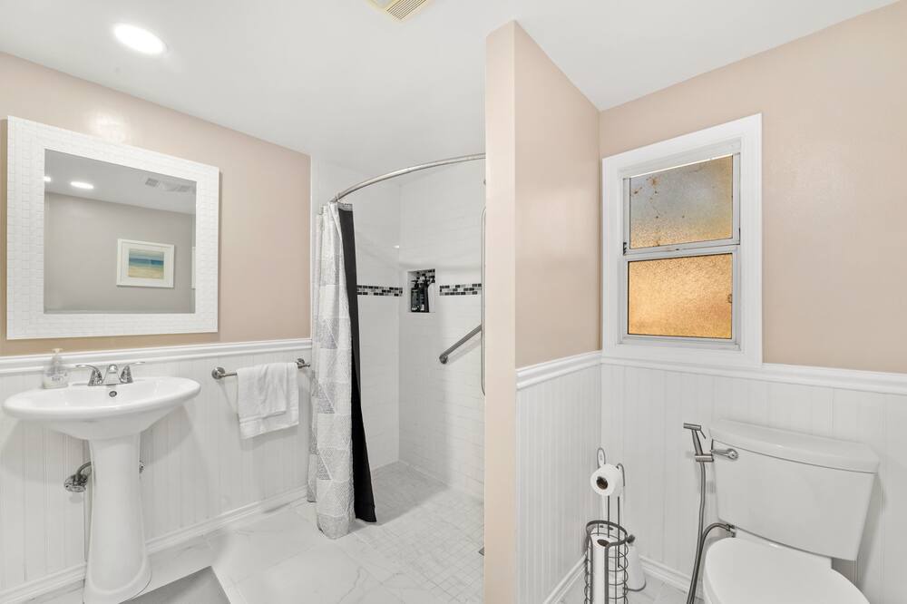 Photo of Bathroom in Altadena