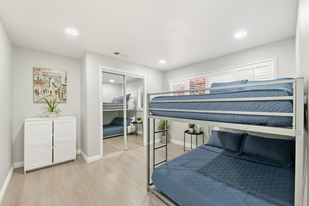 Photo of Bedroom in Altadena