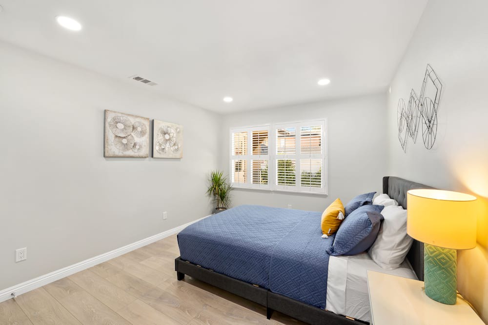 Photo of Bedroom in Altadena