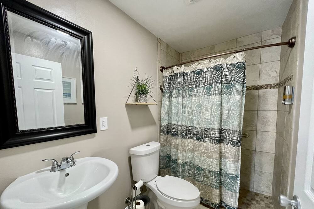 Photo of Bathroom in Altadena