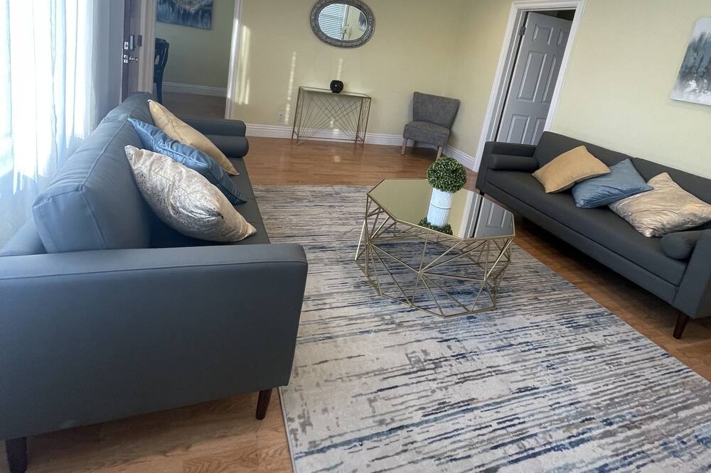 Photo of Livingroom in Downtown
