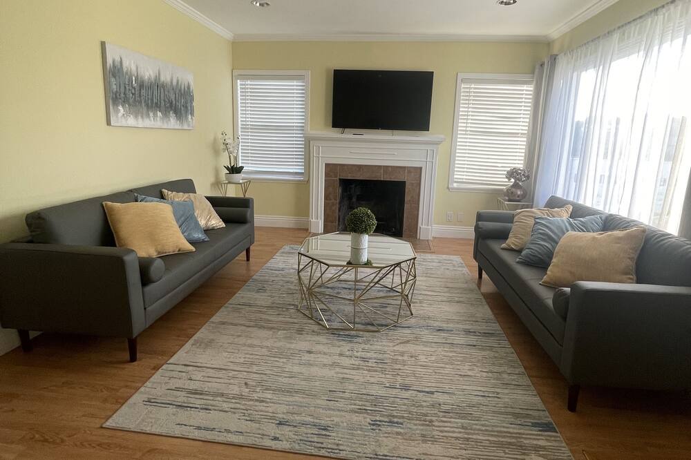 Photo of Livingroom in Downtown