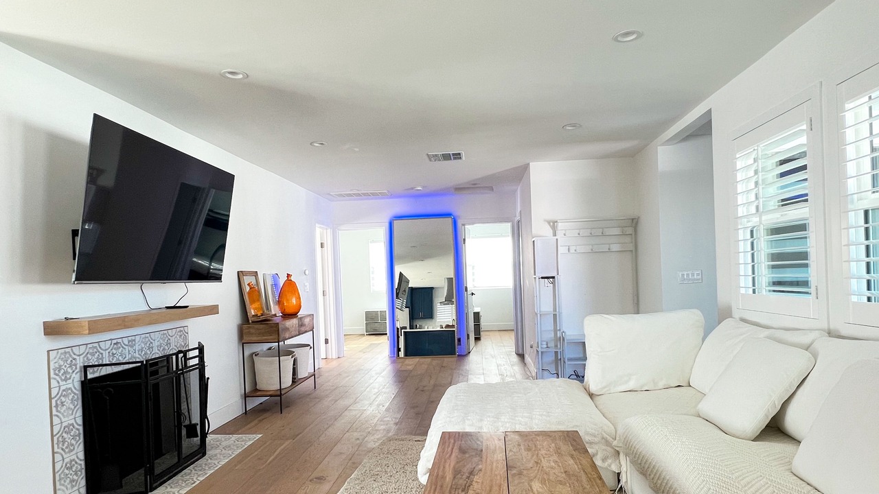 Photo of Livingroom in North Hills West