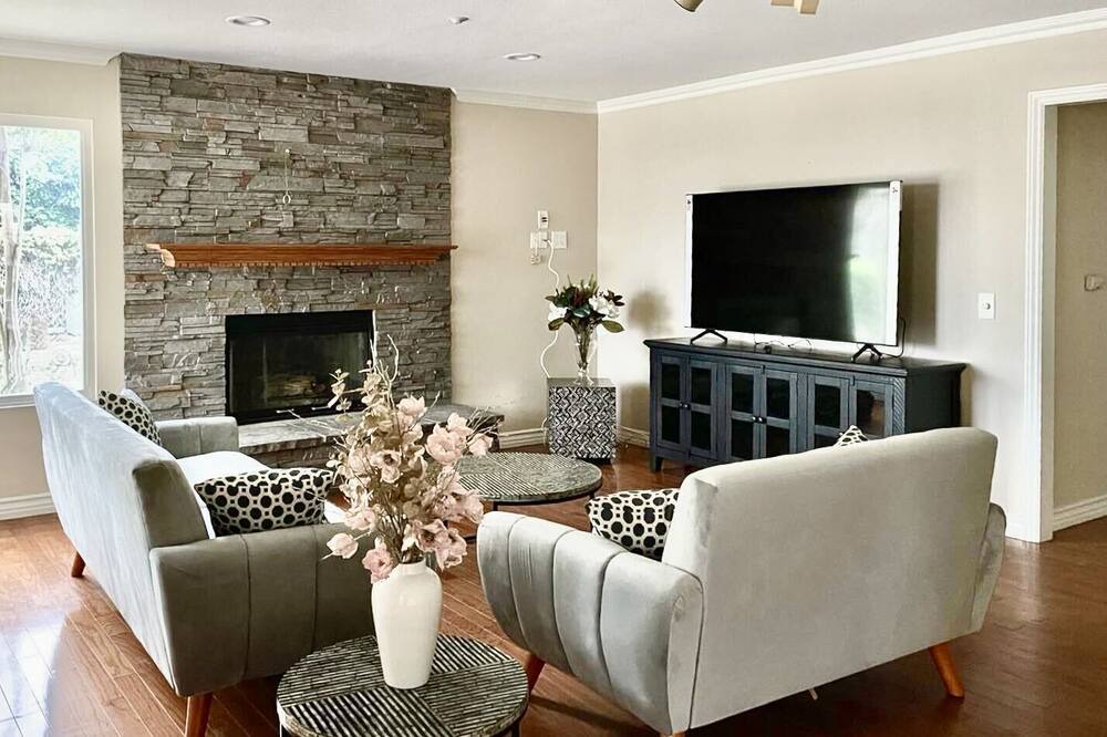 Photo of Livingroom in Yorba Linda