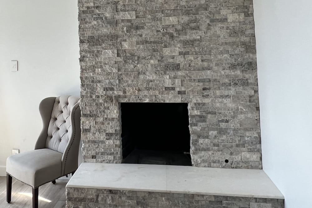 Photo of Livingroom in Orange