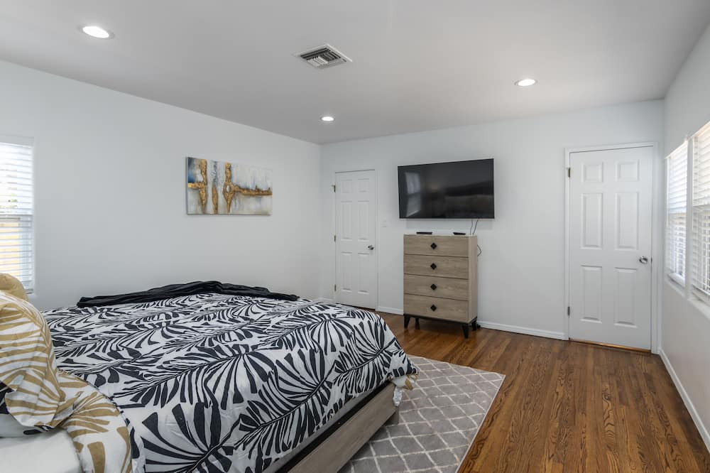 Photo of Bedroom in Valley Village