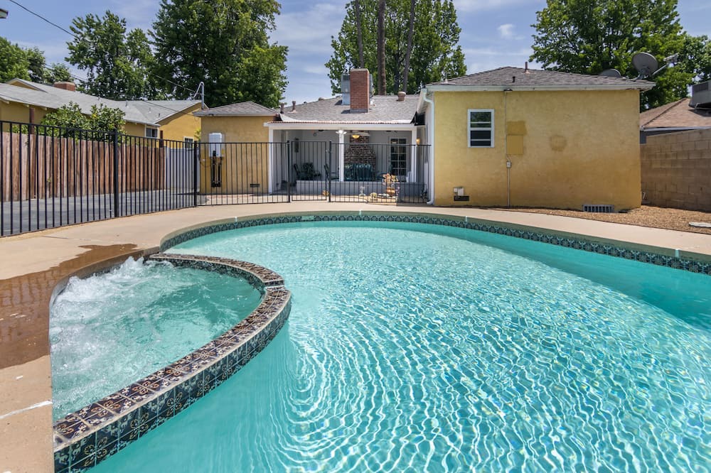 Photo of Outdoor in Valley Village