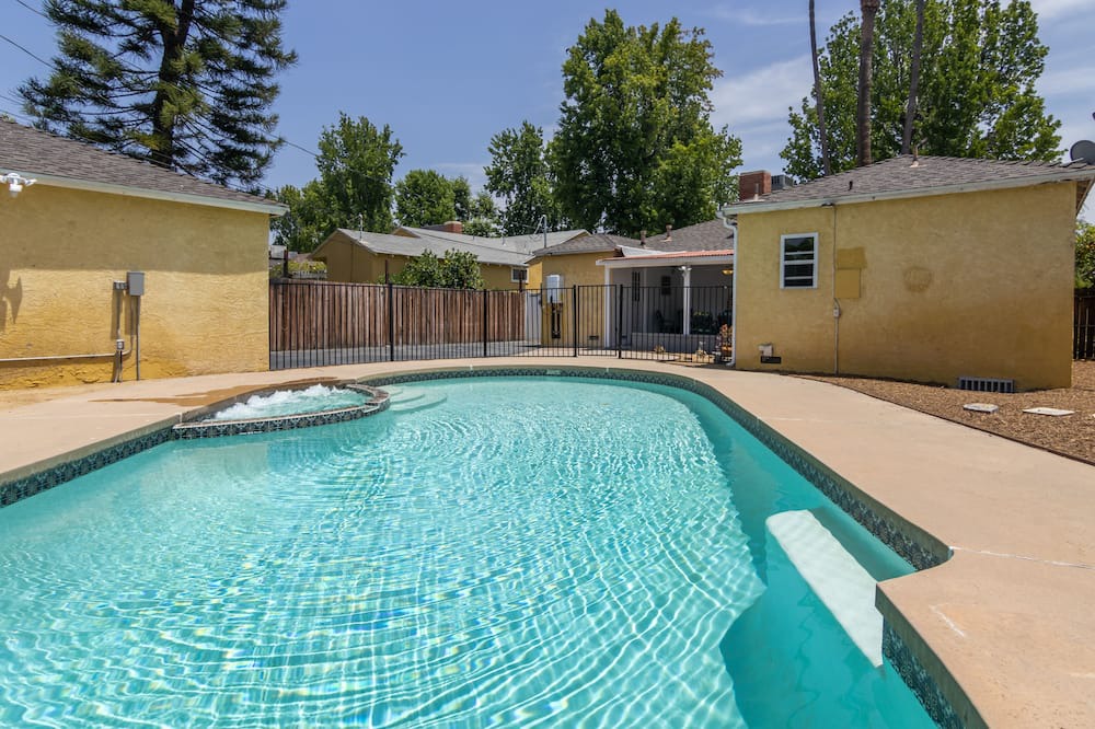 Photo of Outdoor in Valley Village